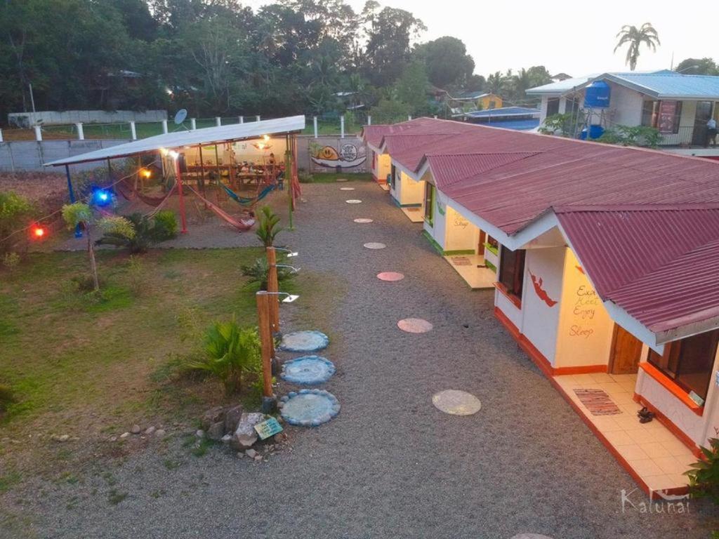 Kalunay Hostel Puerto Viejo de Talamanca Екстериор снимка