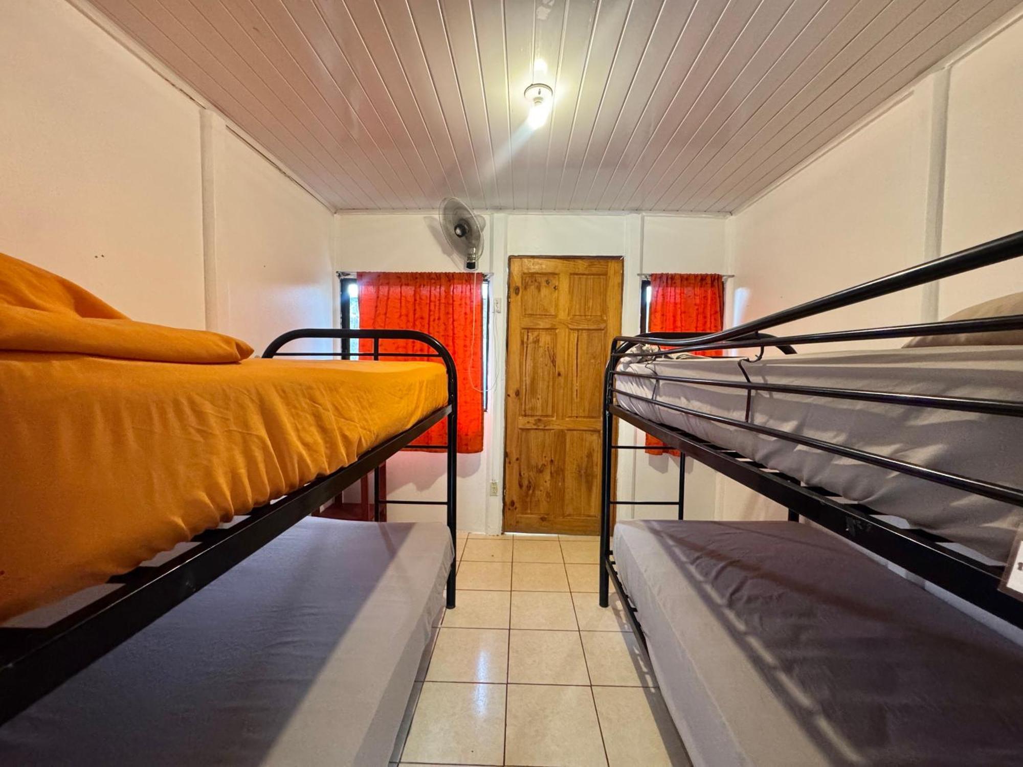 Kalunay Hostel Puerto Viejo de Talamanca Екстериор снимка
